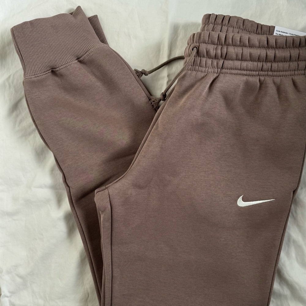 NWT Nike Phoenix Fleece Mid Rise Sweatpants in Mink Brown - Picture 4 of 7